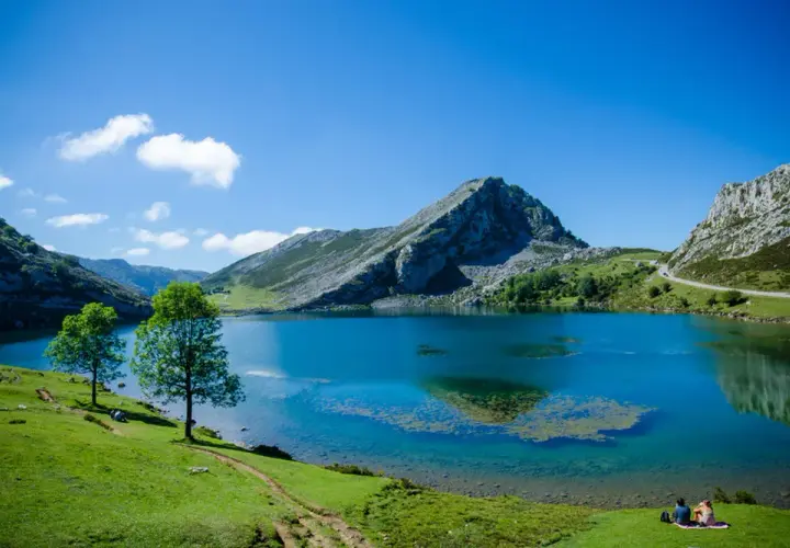 Horarios y precios del autobús a los Lagos de Covadonga para tu visita