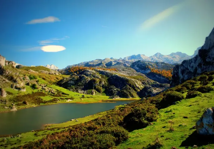 ¿Se puede subir en coche a los lagos de Covadonga? Acceso y restricciones